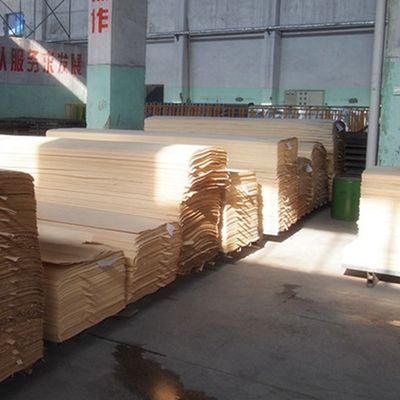 A fatia reconstituída do folheado H671s da madeira da noz preta cortou preço da grão vertical das técnicas o bom da fábrica de China para a porta