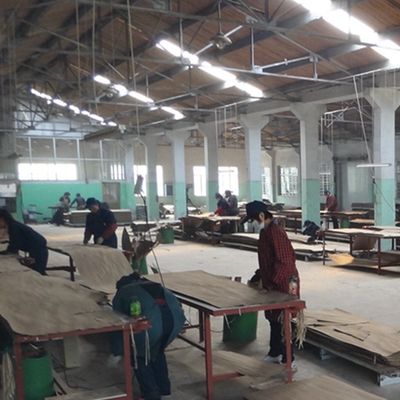 High-End Engenharia Madeira Veneer colorido Beech CB-X5488A padrão ondulado 0,45mm espessura Para fábrica de decoração de interiores