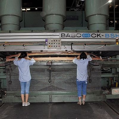 Folha de madeira sólida de carvalho branco americano cortada para o painel sofisticado e revestimento tingido espessura 0,45 mm