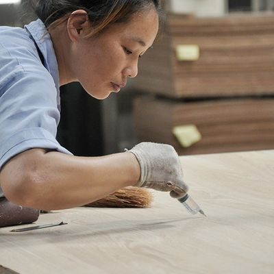 Painéis de decoração de grão reto folheados de madeira de olmo natural com placa de partículas de mdf sem tinta para móveis